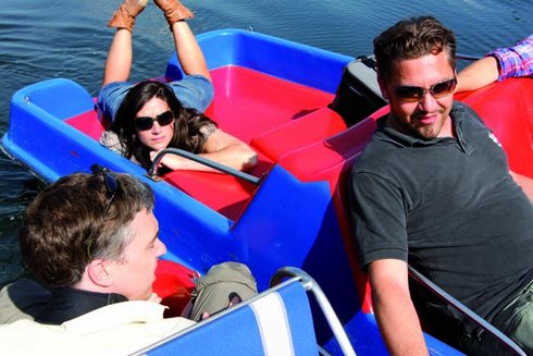 Arnd, Käte und Gigi im Tretboot